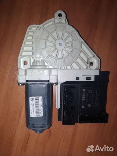Мотор стеклоподъёмника левый передний Гольф 5