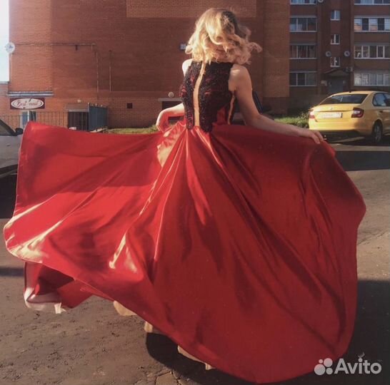 Платье вечернее