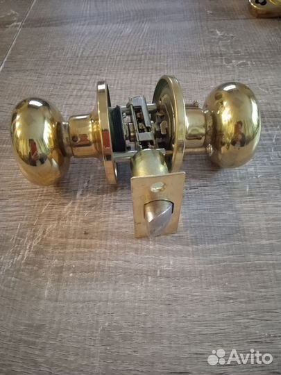 Ручки и замки дверные межкомнатые