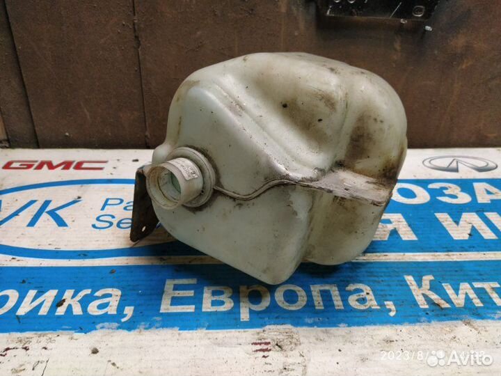 Бачок омывателя лоб. стекла Nissan Maxima 00-06