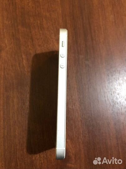 iPhone SE, 16 ГБ