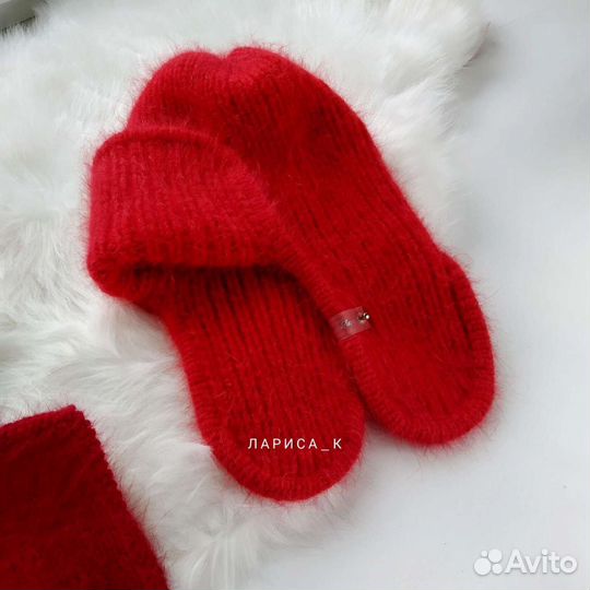 Ручная работа.Ушанка вязанная, женская. Варежки