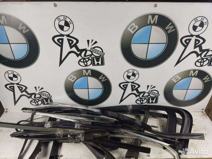 Молдинги резинки уплотнители дверей BMW 7 F01 f02