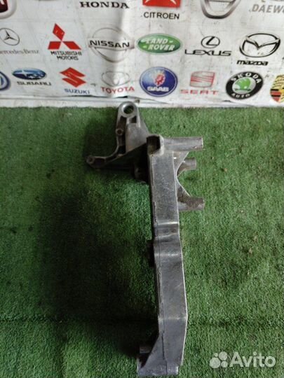 Кронштейн генератора Volvo Xc90 D5244T 2006