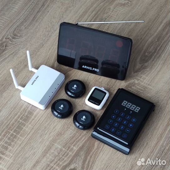 Кнопка вызова официанта, часы, табло, пуль, репите