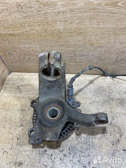 Поворотный кулак правый VW Golf 4 288мм X61