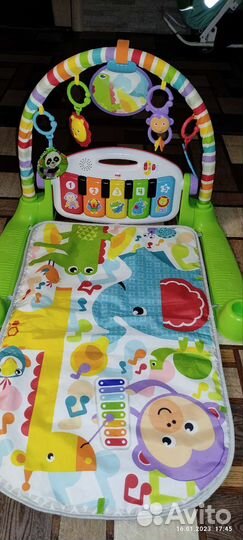 Развивающий коврик fisher price с пианино