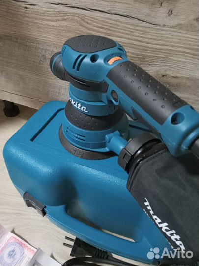 Эксцентриковая шлифмашина Makita BO5041K(сша)