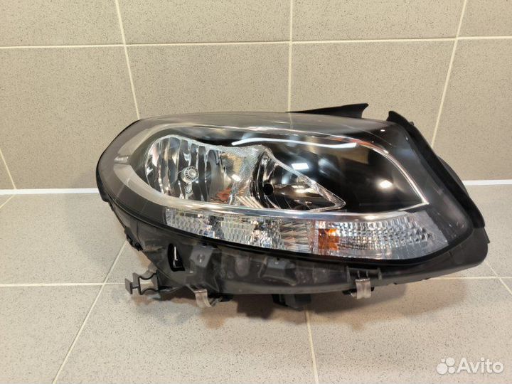 Фара правая Mercedes-Benz B-Class W246