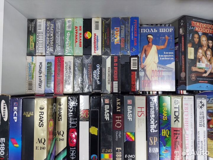Видеокассеты и DVD бу
