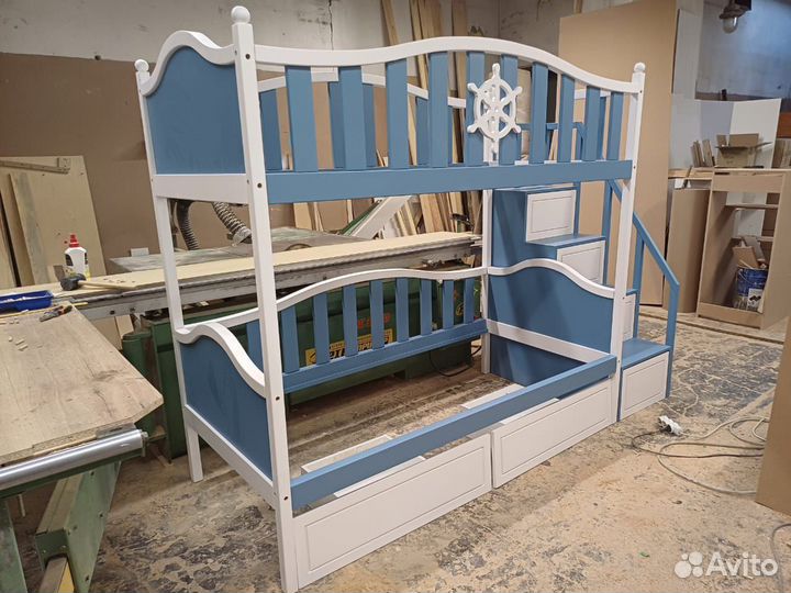 Двухярусная кровать в морском стиле