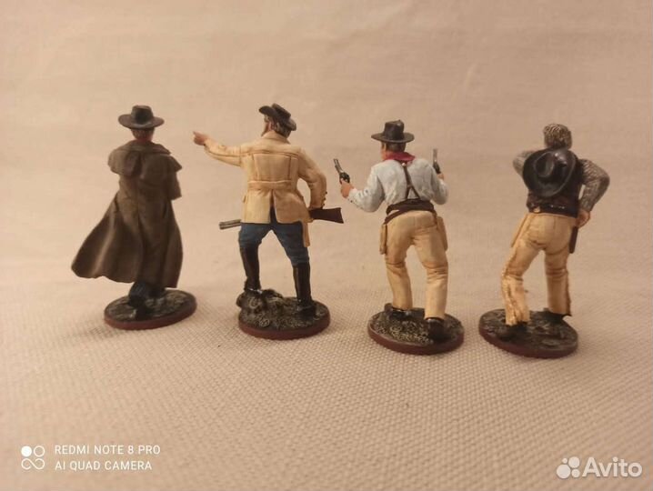 Модель, вежливые люди, солдатики