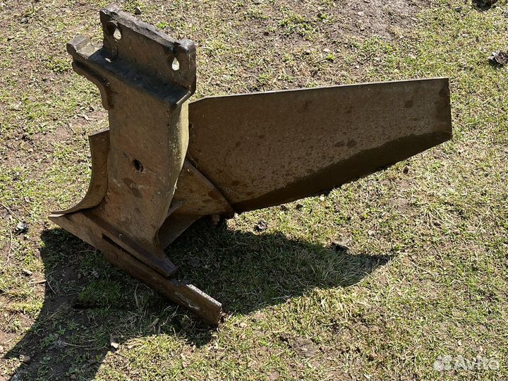 Запчасти на трактор т 25