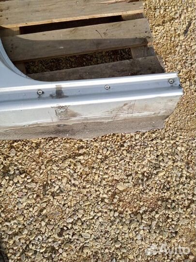 Центральная стойка кузова правая Volkswagen Passat