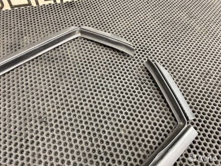 Уплотнитель стекла передний Mercedes-Benz V-Class