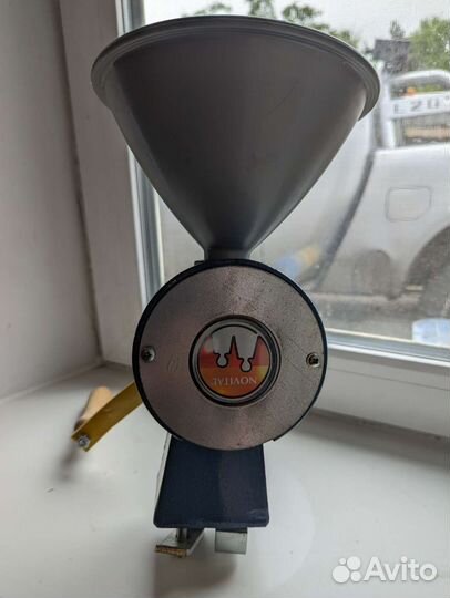 Зернодробилка ручная Novital Molino a mano sprint