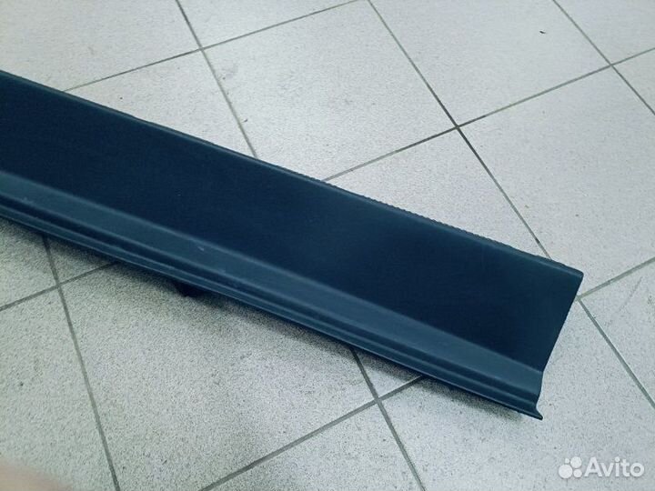 Накладка багажника Toyota Vista ZZV50 1zzfe 2002