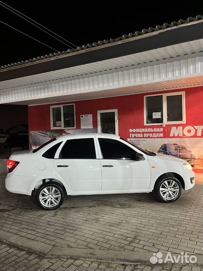 LADA Granta 1.6 МТ, 2015, 300 000 км
