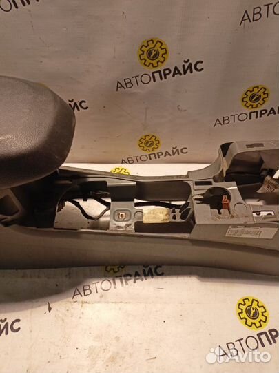 Консоль подлокотника Ford Focus 2 sida 1.6 2008