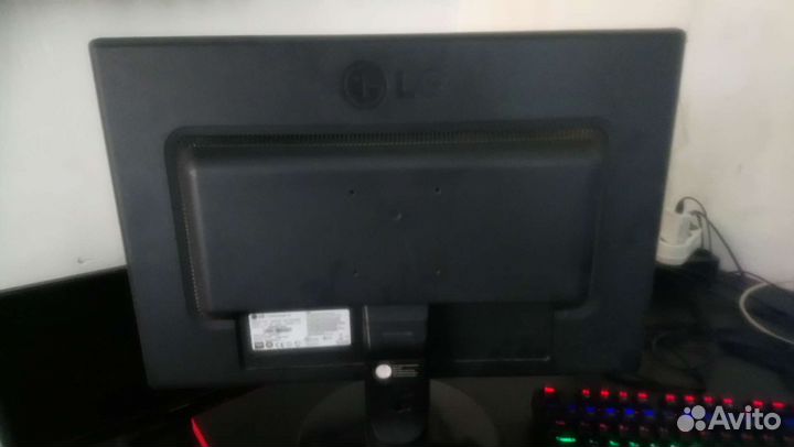 Монитор LG flatron W2242S