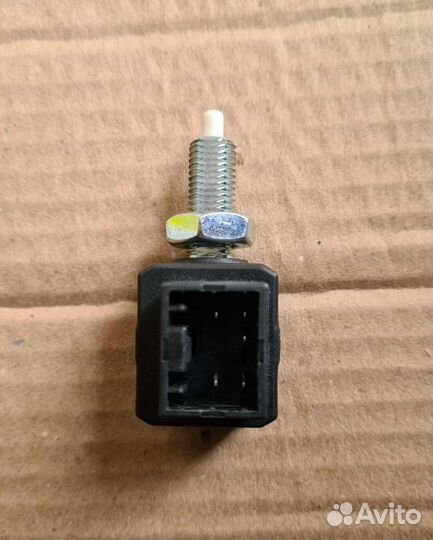 Датчик стоп сигнала на Ssang Yong