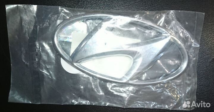 Эмблема на крышку багажника Hyundai Avante MD