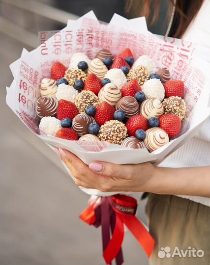 Съедобные букеты из клубники