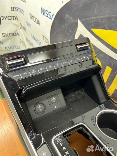 Консоль центральная Kia Mohave 2 D6EB 2019-2023