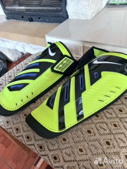 Щитки футбольные nike M
