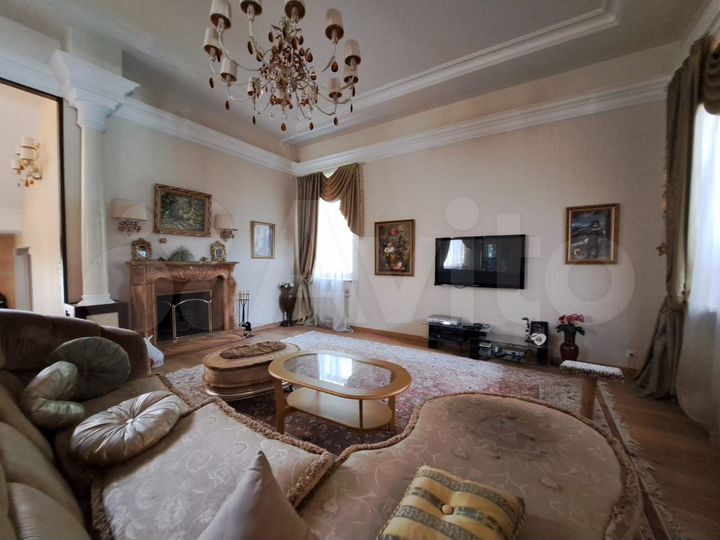 Коттедж 599 м² на участке 15 сот.