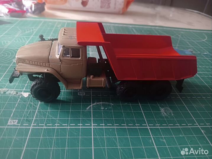 Модель автомобиля Урал 4320 самосвал
