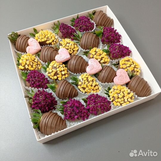 Клубника в шоколаде 25-30 ягод с сердечками