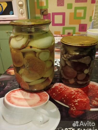 Грибы сушеные и маринованные