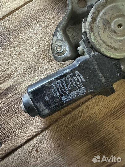 Стеклоподъемники передние Toyota Corolla e90