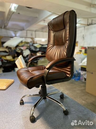 Офисное кресло