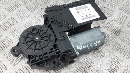 Моторчик стеклоподъемника переднего правого volksw