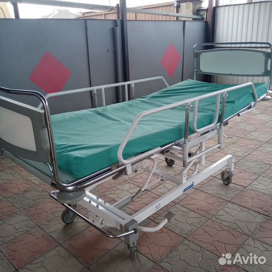 Кровать для лежачих больных с гедравликой