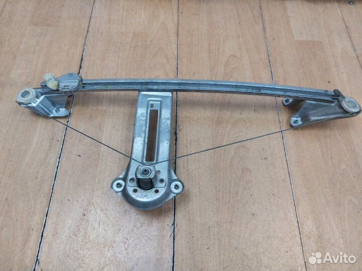 Стеклоподъемник задний левый Opel Zafira B Z18XER