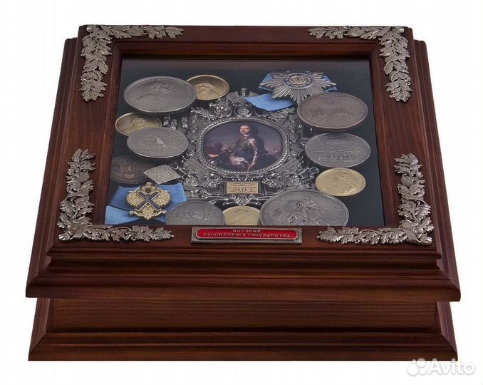 Ключница. Петр I. Дерево. Эмаль