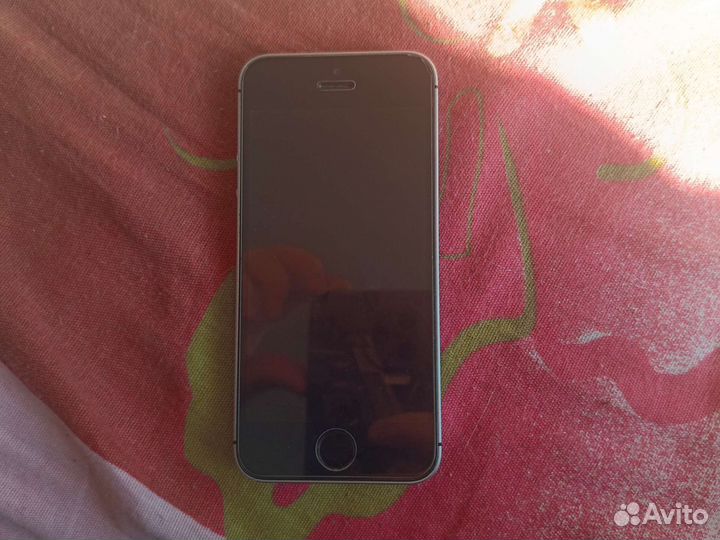 Телефон iPhone se