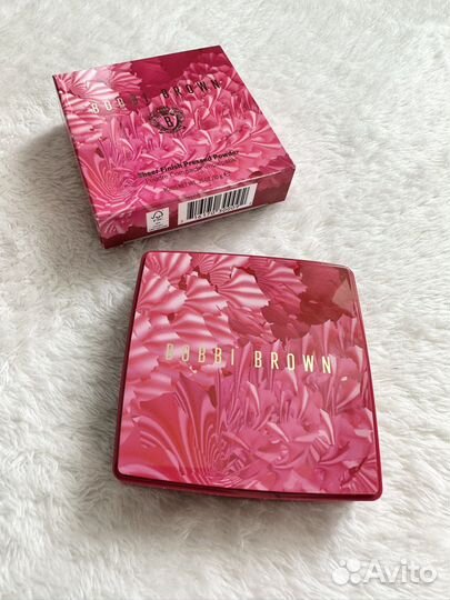 В наличии Bobbi Brown пудра 01 pale yellow