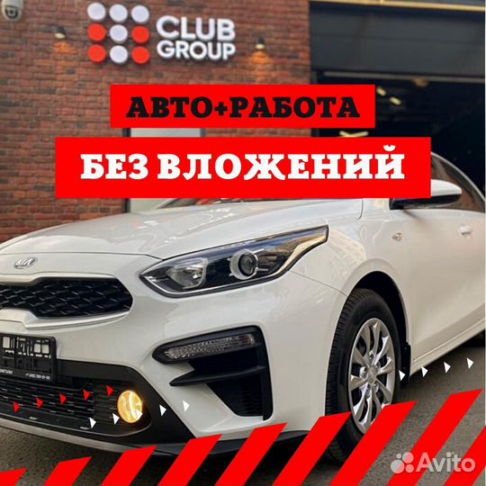Водитель на новый легковой автомобиль