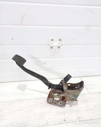 Педаль тормоза Kia Cerato 1