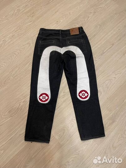 Джинсы evisu