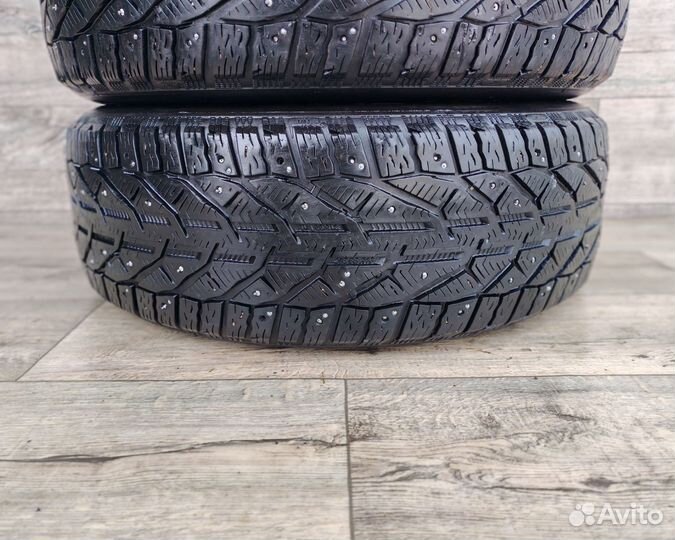 Tigar SUV Ice 215/65 R16