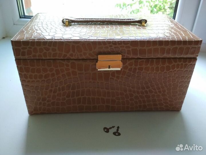 Шкатулка для украшений