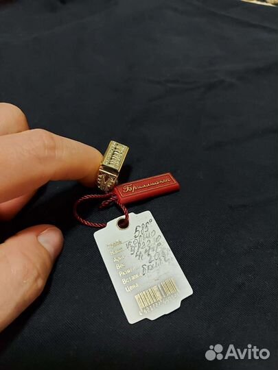 Золотое кольцо с бриллиантом