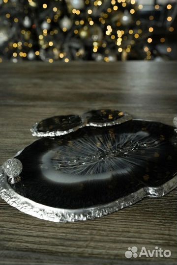 Поднос из эпокчилной смолы с ручками