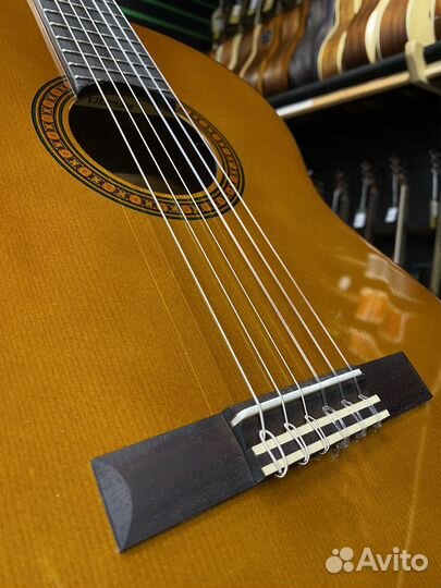Yamaha CS40 3/4 классическая гитара (Новая)