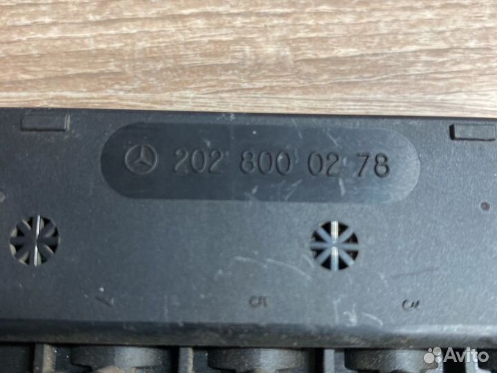 Переключающий клапан печки Mercedes A2028000278